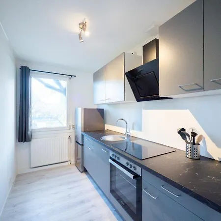 Monteurwohnung-fuer-5-personen-mit-balkon-kueche-ahrensburg-naehe-hamburg-agrp1203 דירה