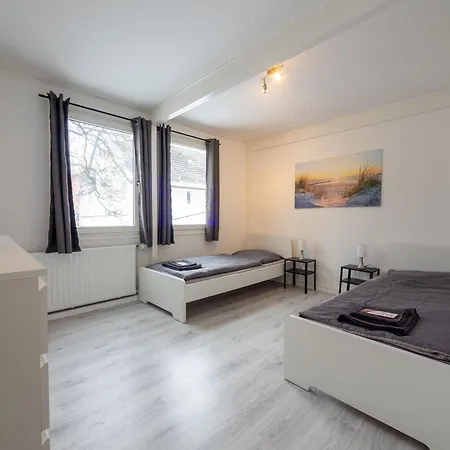 Monteurwohnung-fuer-5-personen-mit-balkon-kueche-ahrensburg-naehe-hamburg-agrp1203 *