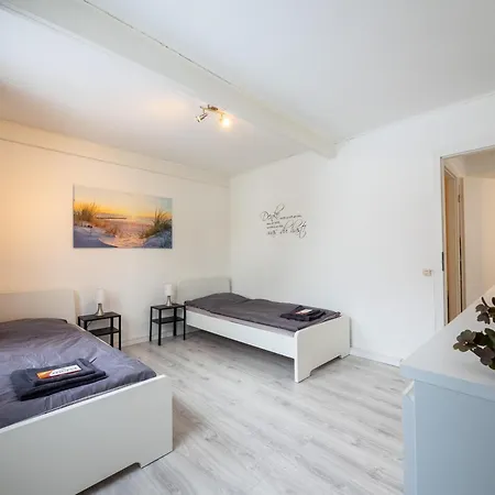 Monteurwohnung-fuer-5-personen-mit-balkon-kueche-ahrensburg-naehe-hamburg-agrp1203