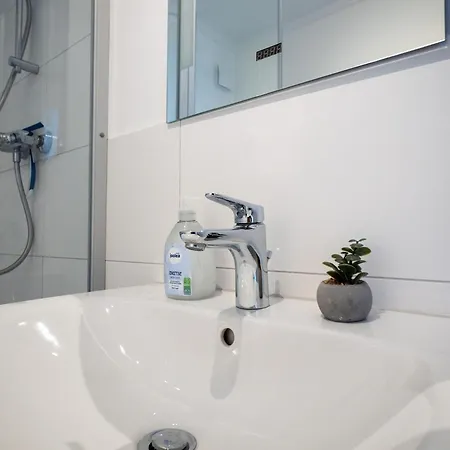 Monteurwohnung-fuer-5-personen-mit-balkon-kueche-ahrensburg-naehe-hamburg-agrp1203 Appartamento *