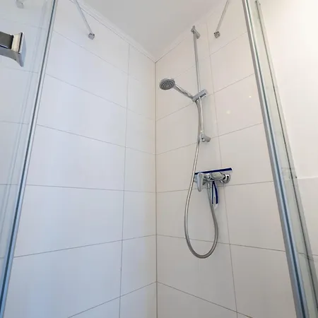 Appartamento Monteurwohnung-fuer-5-personen-mit-balkon-kueche-ahrensburg-naehe-hamburg-agrp1203 *